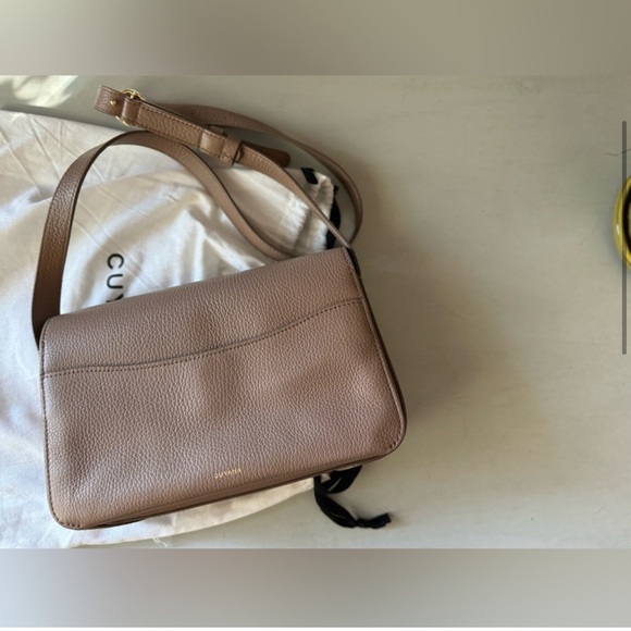 EUC Cuyana Concertina Shoulder Bag in Cappucino - Picture 5 of 15